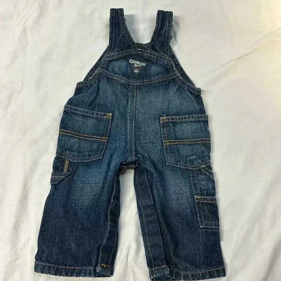 OshKosh B'gosh - Denim/Jean Baby overalls with patch design. Size 6 months - Picture 3 of 5